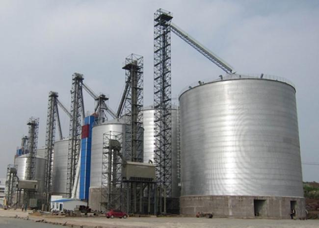 岳塘大型钢板库构造参数及水泥储存质量